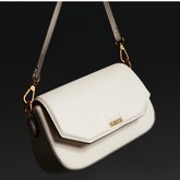 Bolsa Baguete Média Soft Off White Alça Ombro -