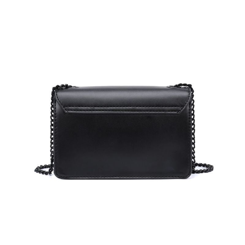 Bolsa Pequena Soft Preta Alça Transversal Corrente -