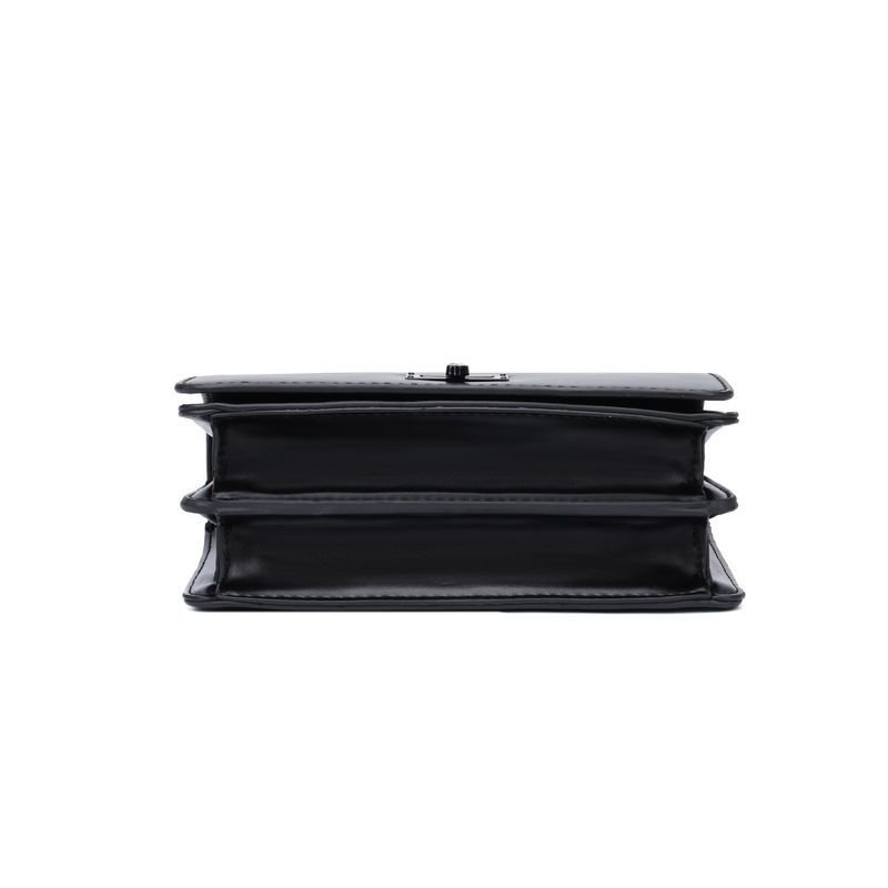 Bolsa Pequena Soft Preta Alça Transversal Corrente -