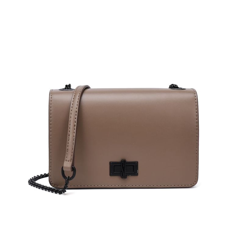 Bolsa Pequena Soft Preta Alça Transversal Corrente -