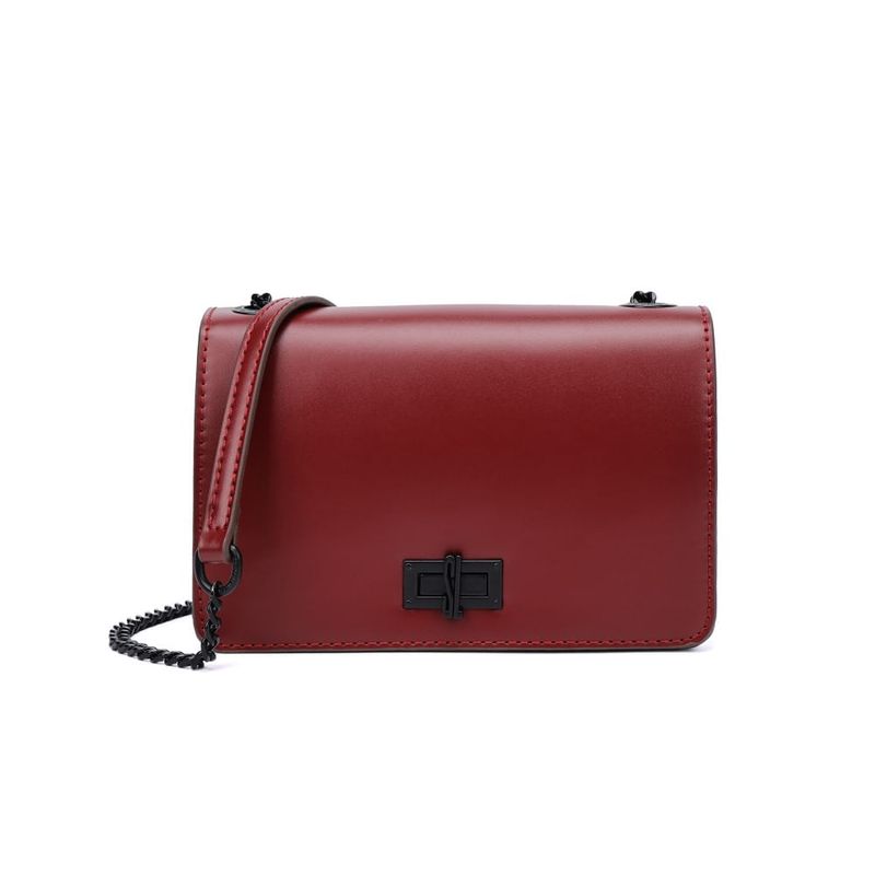 Bolsa Pequena Soft Preta Alça Transversal Corrente -